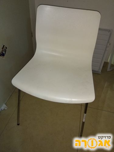 כסא בודד