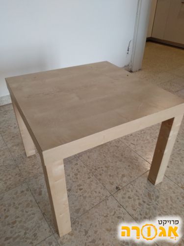 שולחן קטן