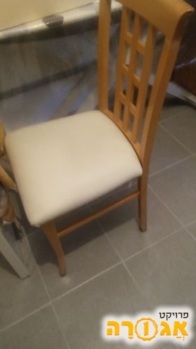 כיסאות מעץ