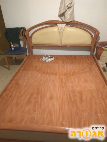 מיטת עץ ללא מזרן