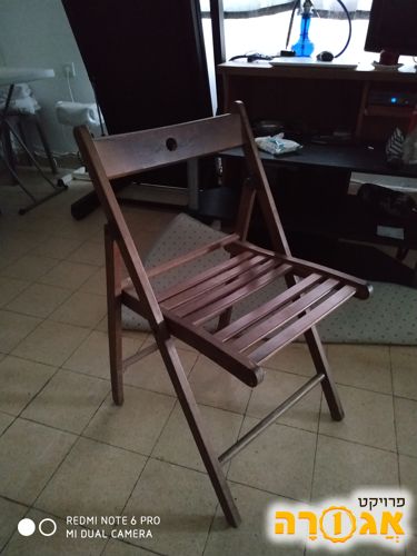 כיסא אחד