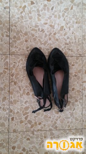 נעלי נערות שחורות