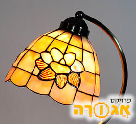 מנורה עומדת
