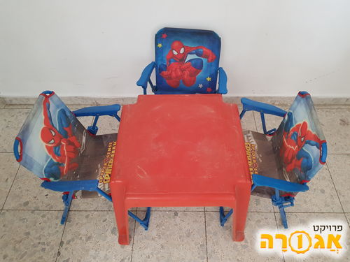 כסאות ושולחן לילדים