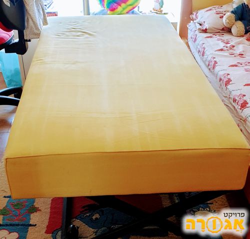 מיטת עץ מלא רוחב 90 ס"מ + מיטת יחיד
