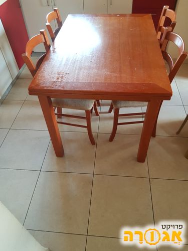 שולחן פינת אוכל וכיסאות