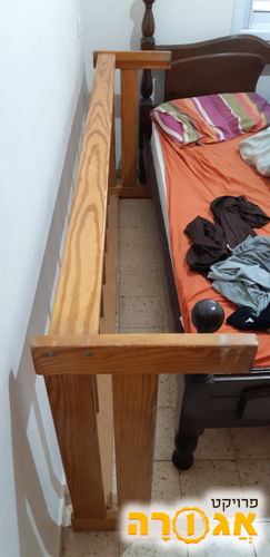 בסיס עץ למיטת יחיד