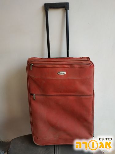 מזוודה אדומה בינונית