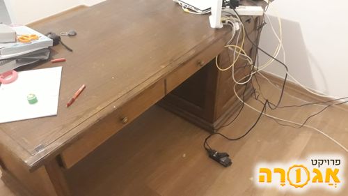 שולחן עבודה מעץ מלא