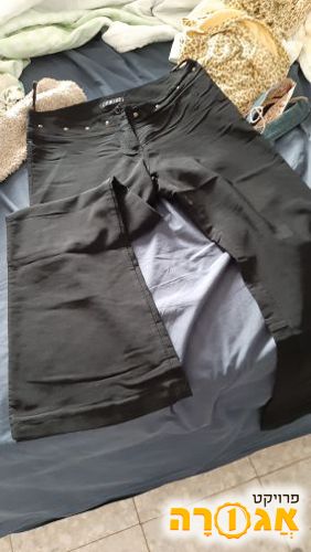 מכנסיים שחורות