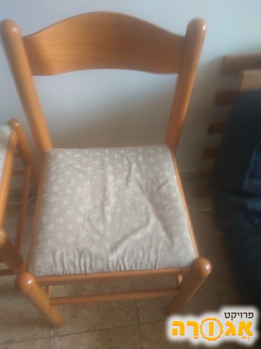 4 כיסאות