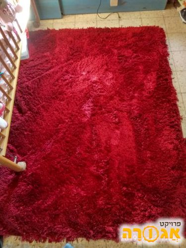 שטיח שאגי אדום במצב טוב