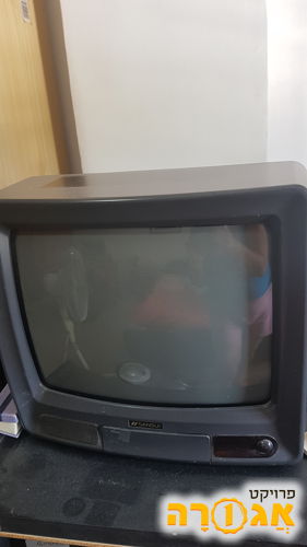 טלוויזיה קטנה עם שלט