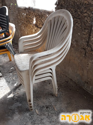 4 כסאות כתר פלסטיק לבנים