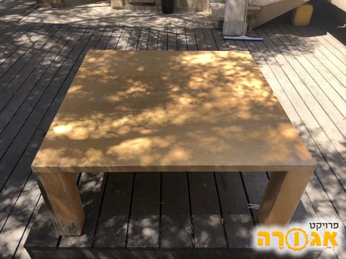 שולחן סלון מעץ מייפל מלא גודג מטר על מטר