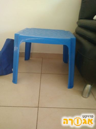 שולחן פלסטיק כחול לילדים