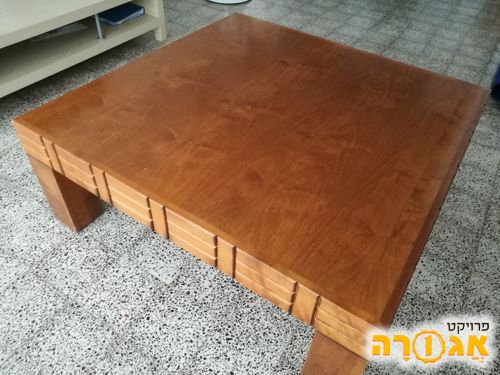 שולחן סלון מעץ 1.1 על 1.1 מטר