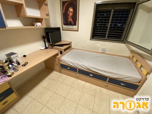 סט חדר שינה - מיטה שולחן ומדפים