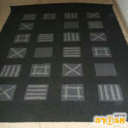 שטיח ריבועים בשחור אפור