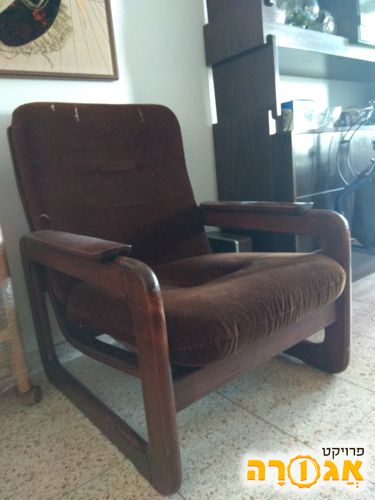 כורסא מעץ מלא