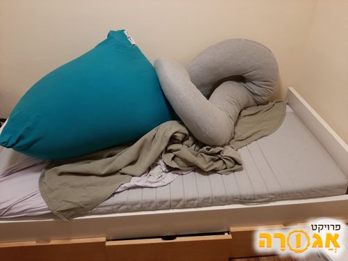 מיטת יחיד עם מגירות + מזרן