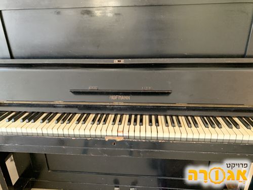 פסנתר בן יותר ממאה שנה של הופמן גרמניה במצב מנגן