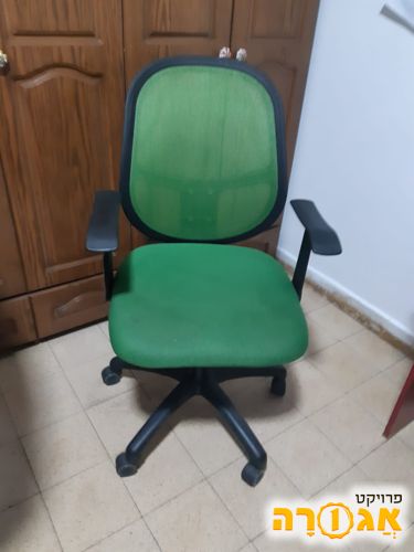 כסא ירוק נח