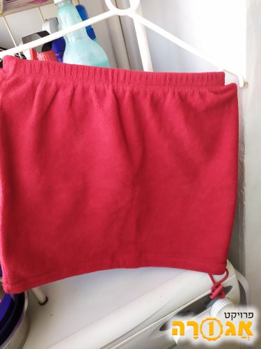 חצאית פליז אדומה