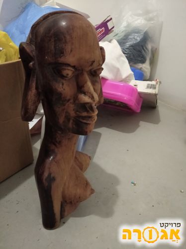 פסל עץ מאפריקה למסירה
