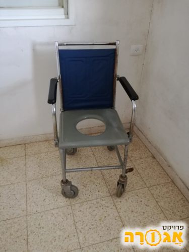 כיסא שירותים