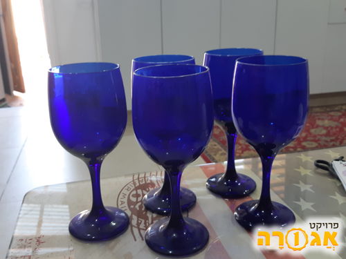 כוסות יין זכוכית כחולה