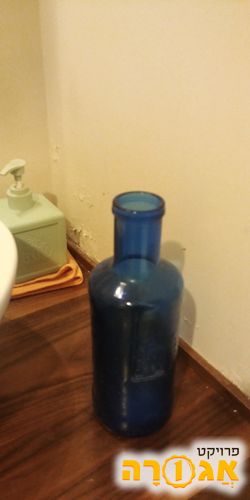 בקבוק זכוכית כחול