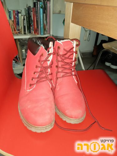 נעלי הליכה אדומות לנשים