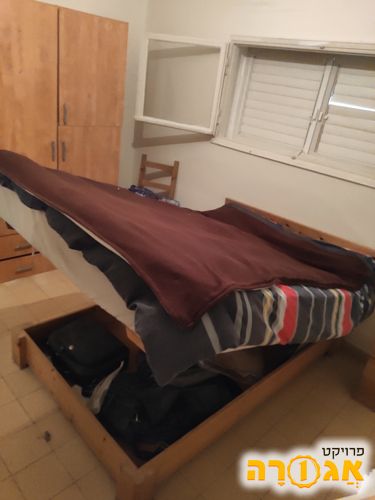 מיטת עץ +ארגז מצעים + מזרן 140*200