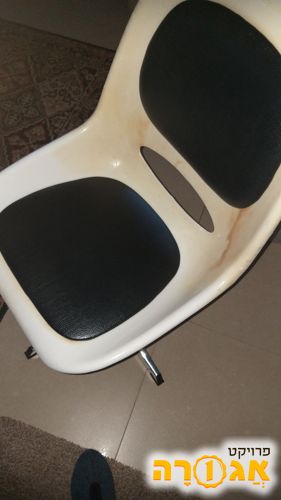 3 כסאות לפלסטיק נוחים מאד מעוצבים