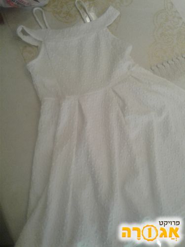שמלה לבנה לילדה