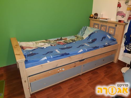 מיטה עץ מלא