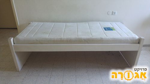 מיטת יחיד מעץ (202×87) + מזרון