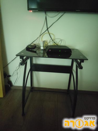 שולחן מחשב קטן