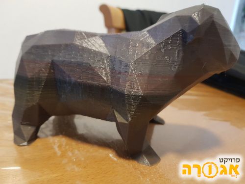 פסל פלסטיק כלב בולדוג