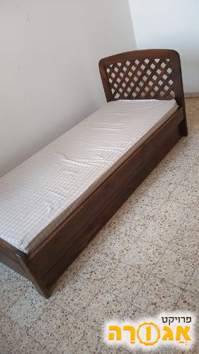 מיטת יחיד עם מגירה