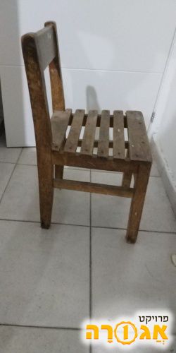כיסא עץ לילדים