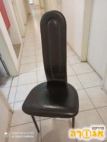 4 כסאות עור