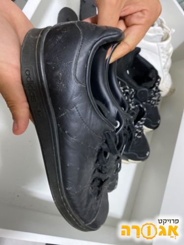 נעלי אדידס שחורות