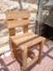 כסא בצבע עץ