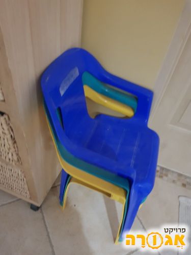 כסאות פלסטיק לילדים