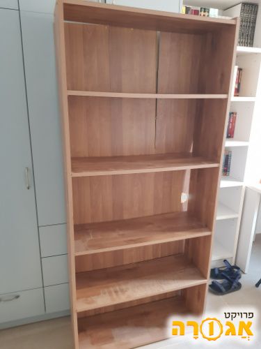 ארון מדפים