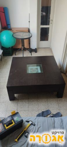 שולחן לסלון רוחב: מטר , גובה: 40 ס"מ , עומק: מטר