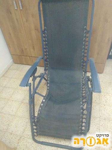 כיסא נוח פגום