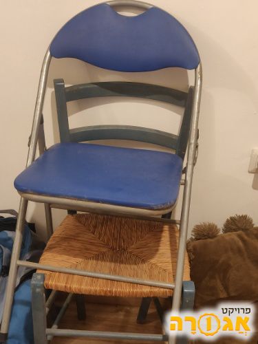 שני כיסאות ישיבה